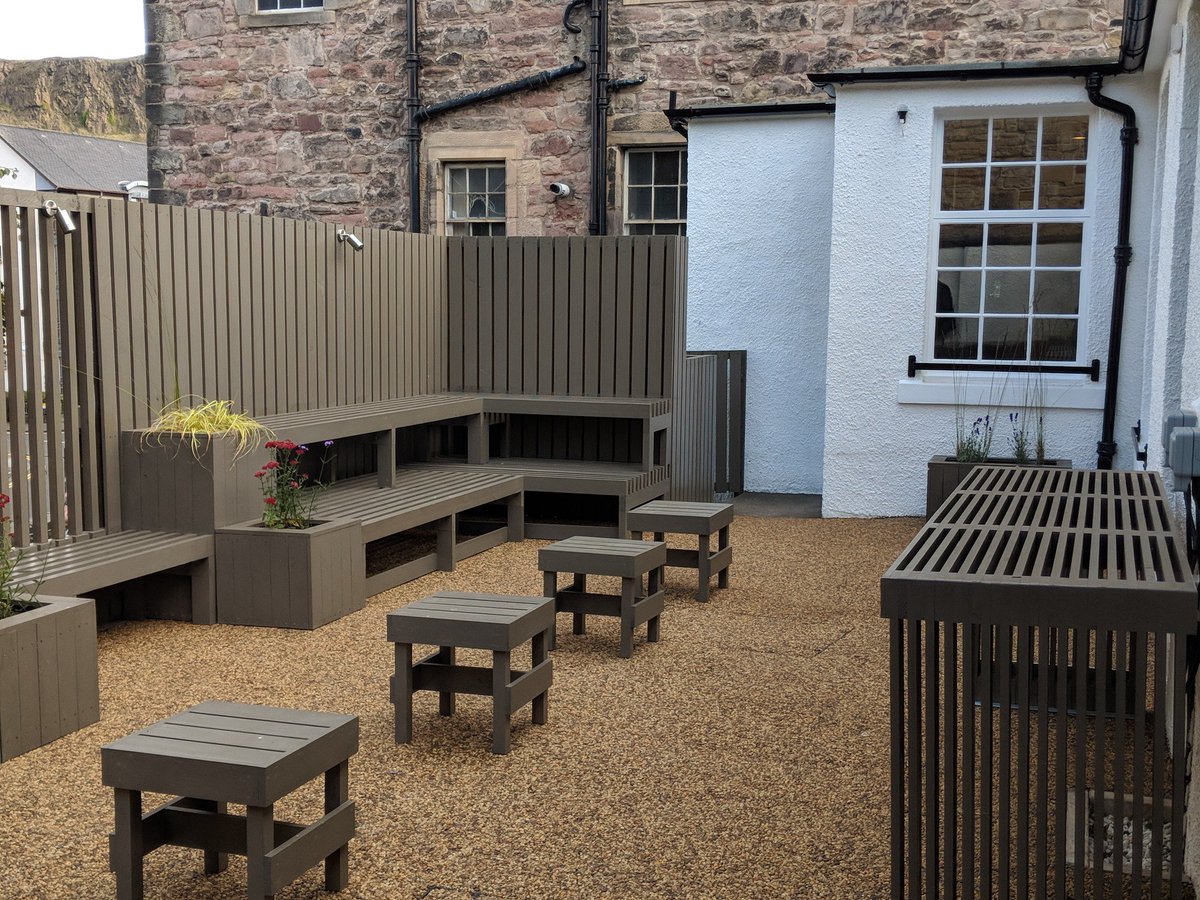 lesleymgreer's tweet image. Outdoor Teaching Space anyone? Part or our High School Yards refurbishment. #teachingspaces