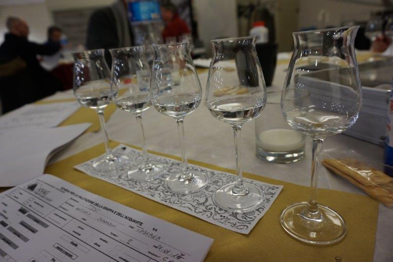 AnagItalia's tweet photo. Il mondo spiritoso è tutto da scoprire, insieme a un corretto assaggio di #grappa e #distillati per cogliere al meglio aromi, profumi e un ricco patrimonio di passione e tradizione. E Anag è pronto ad accompagnarvi con tanti corsi in tutta Italia, https://t.co/moQe1Zx4N0. https://t.co/7Ccicyfllq
