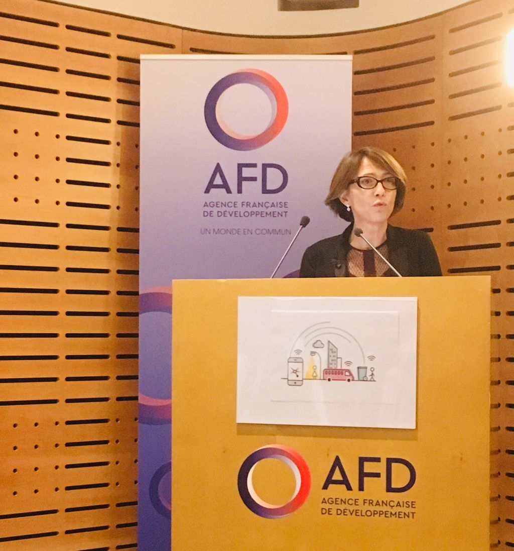 IDDRI_ThinkTank's tweet photo. . @Kdefremont @AFD_France : « pourquoi un #GuideSmartCity ?
-Le #numerique est un sujet technique,non stabilisé
-Il implique des responsabilités nouvelles pour les #villes du Sud
-Le numérique peut être un facteur d’accélération de l’atteinte des #ODD » https://t.co/L0FBpQ8klM