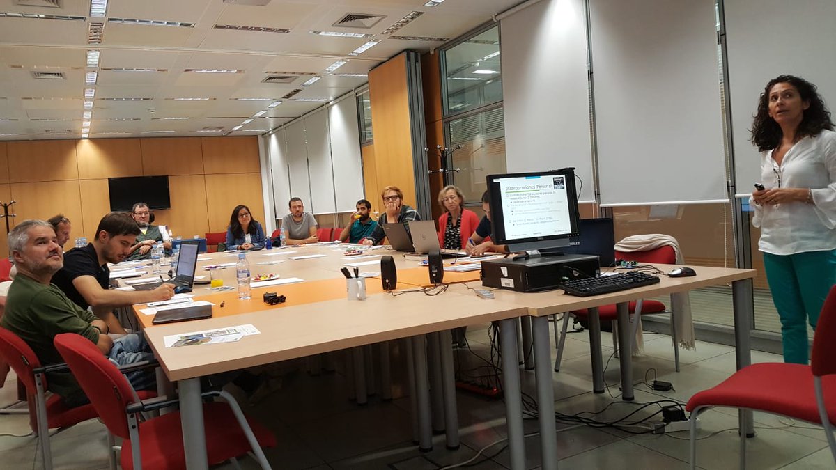 vilar_la's tweet photo. First session @SynerTGE Coordination meeting @CCHS_CSIC #remotesensing https://t.co/ZhJ1U8126l