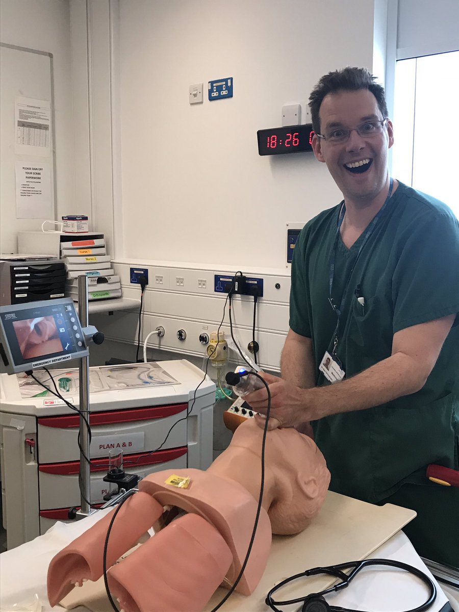 #EmZonelove ... shared learning ... Acute Physicians intubating in ED resus ... whatever next?! Thanks @jjamcameron #AMUProud @NorthBristolNHS