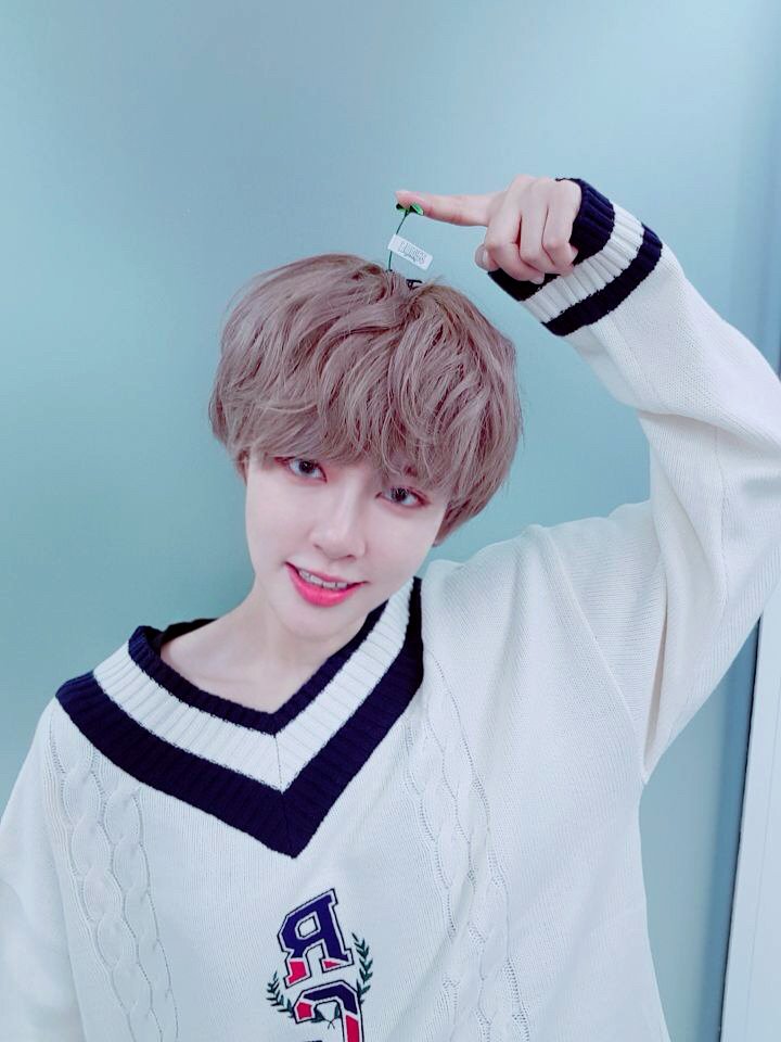 official_GWSN's tweet photo. [#미야 &amp; #앤] 새싹 공원소녀의 주간 아이돌!!! 다들 잘 보셨나요~?! 정말 멤버들과 즐겁게 촬영했습니다♡ 다음번엔 금주의 아이돌로 찾아뵐 수 있도록 열심히 활동하겠습니닷!!!!

#공원소녀 #GWSN #GirlsinthePark #公園少女 #公园少女 #PuzzleMoon #퍼즐문 #MBCevery1 #주간아이돌 #WeeklyIdol https://t.co/Y1XJ8bMfHV