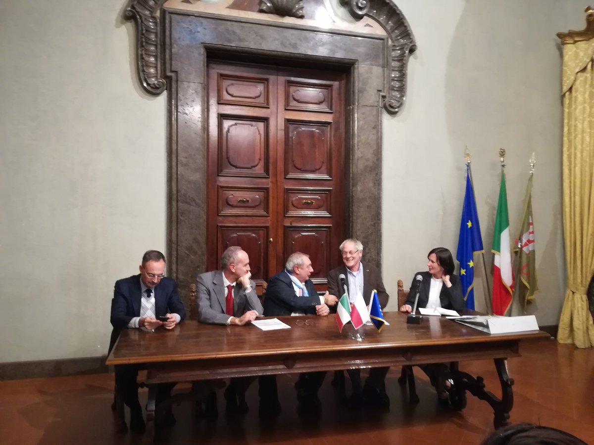 DwmWarmia's tweet photo. Już za kilka dni w #Brussels🇧🇪🇪🇺 @BrzezinMarek 🇵🇱 oraz @CatiusciaMarini #Umbria 🇮🇹podpiszą #PorozumienieOwspółpracy, a już dzisiaj przedstawiciele naszego #regionu goszczą w siedzibie władz #włoskiego #samorządu https://t.co/bFYdXm4v6g