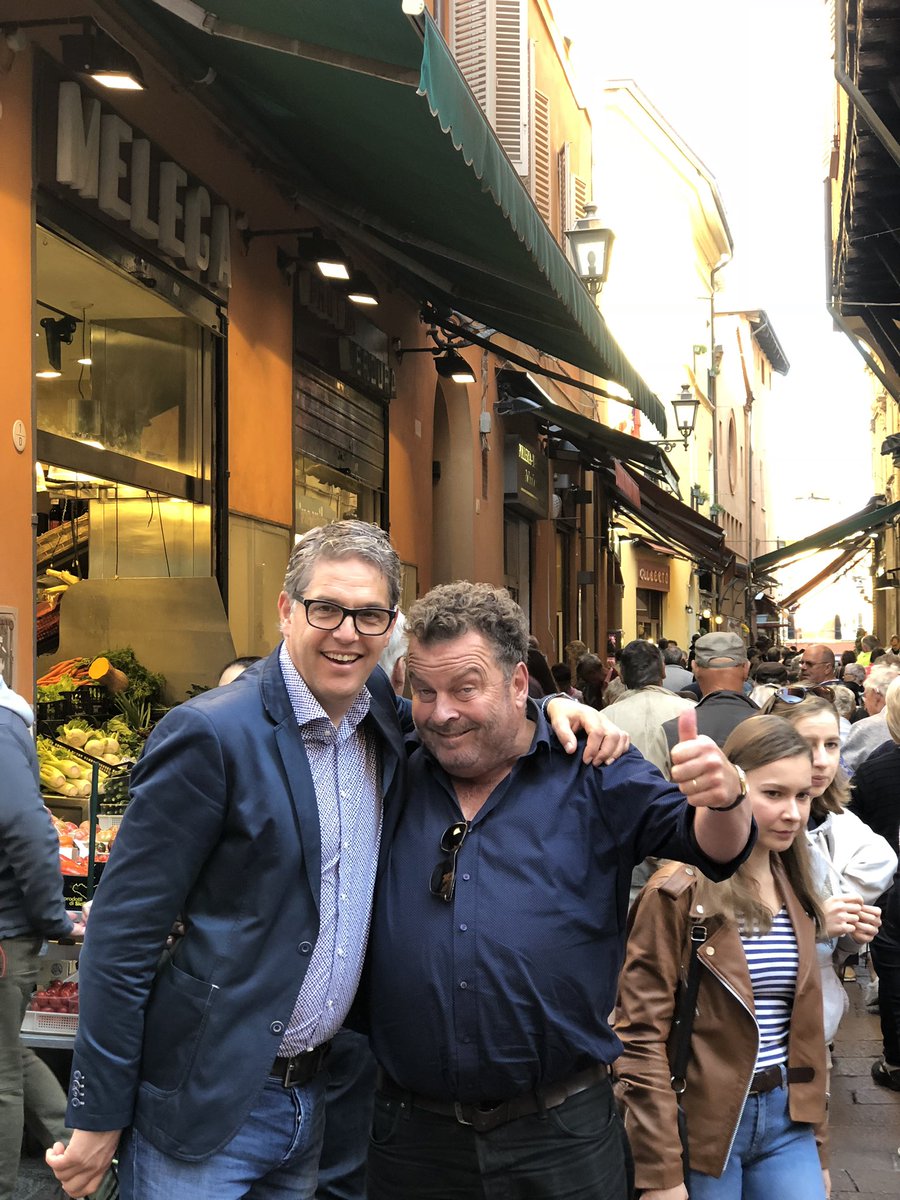 <a href="/MarijnissenL/">Lilian Marijnissen</a> groetjes van papa en mama uit een zonnig #Bologna ontmoeting tijdens de Toeristische Trend Tour <a href="/Eyserhalte/">Eyserhalte</a> #Limburg ontmoet #Brabant <a href="/hijgendhertcafe/">'t Hijgend Hert</a> in #Italie