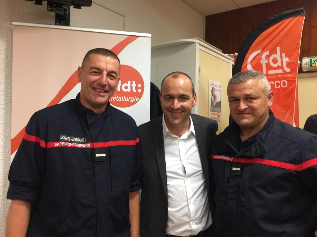 CFDTSDIS74's tweet photo. Entretien de @david_sevestre et @Fa1con74 vos représentants @CFDTSDIS74 avec @CfdtBerger sur les sujets du moment #securite #tempsdetravail et avancement de carrière avec les problèmes de maintien des unités de valeurs. #cfdt #cfdtsdis #pompiers #sdis https://t.co/5zc1zwTtLW