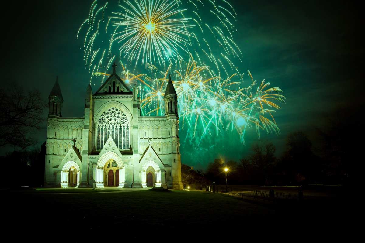 It's just one month to go until our annual Fireworks Spectacular in Verulamium Park!
Get your tickets here >>> ow.ly/UFMK30m4UDr 
📷 Michelle Becker <a href="/PinkSoulPics/">Michelle Becker</a>
