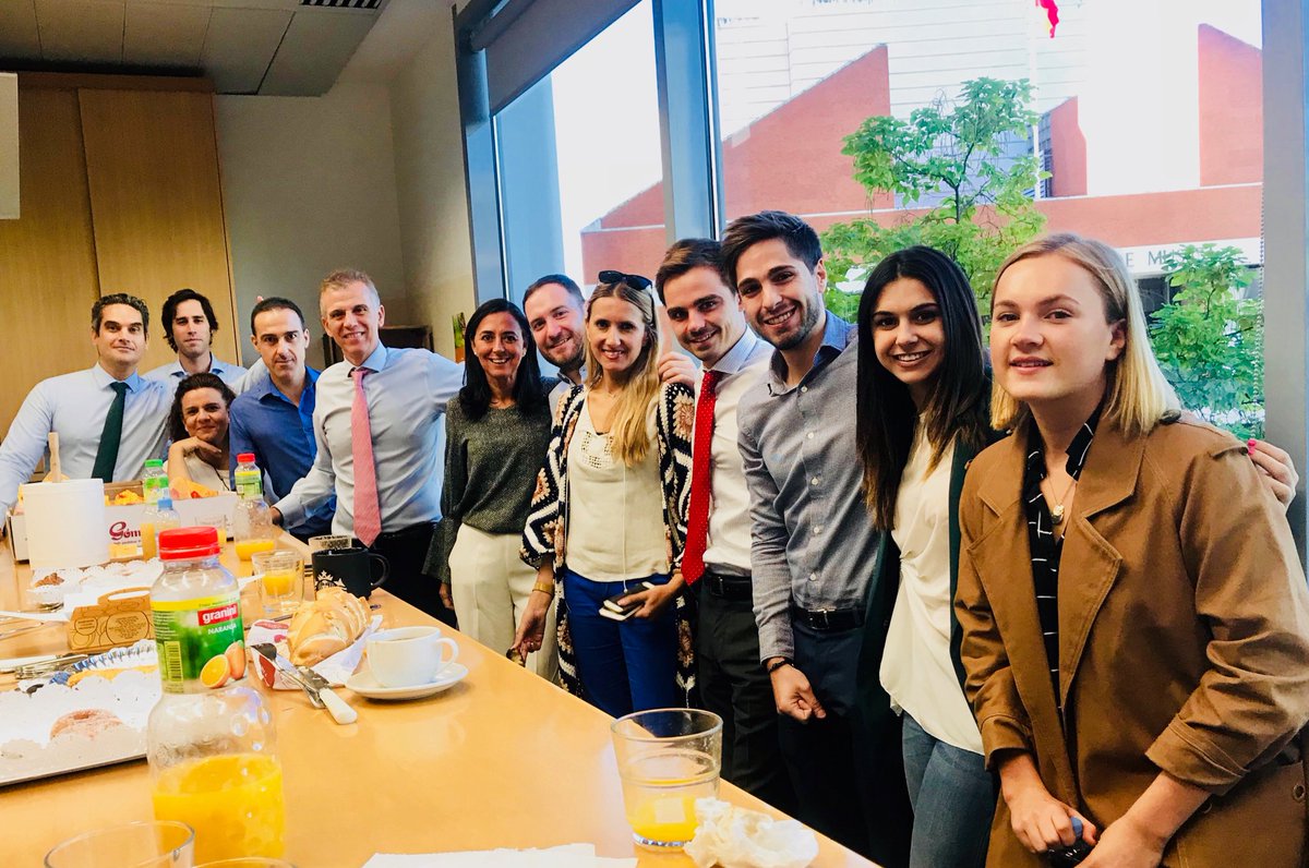 anawwhite's tweet photo. Magníficos desayunos en la oficina llenos de brillantes ideas! ☕️🥝🍎👌@KnightFrankES #LifeAtKF https://t.co/p3f8NLMuAl