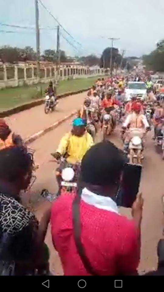 Cabral_2018's tweet photo. Actuellement à Bertoua, je suis accueilli en grande pompe. 
#Etoudi2018 
#PresidentialElection 
#JVC https://t.co/Y3pyKhi8wh