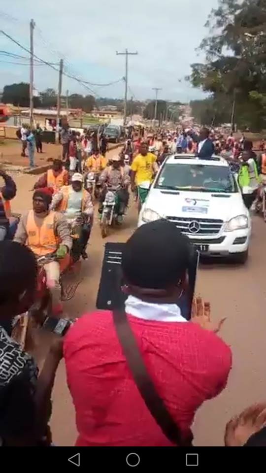 Cabral_2018's tweet photo. Actuellement à Bertoua, je suis accueilli en grande pompe. 
#Etoudi2018 
#PresidentialElection 
#JVC https://t.co/Y3pyKhi8wh