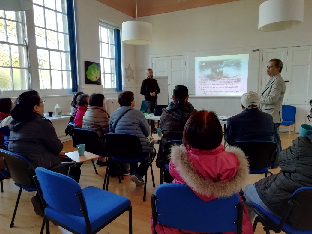 EdinComFood's tweet photo. One of a series of health talks (with NHS Lothian #MEHIS) for the Cantonese-speaking community in South East Edinburgh, as part of the #OutAndAbout project! ECF and an interpreter discuss how to get a healthy diet, adapted for the health needs and eating habits of this community. https://t.co/fZh4FLbXnP