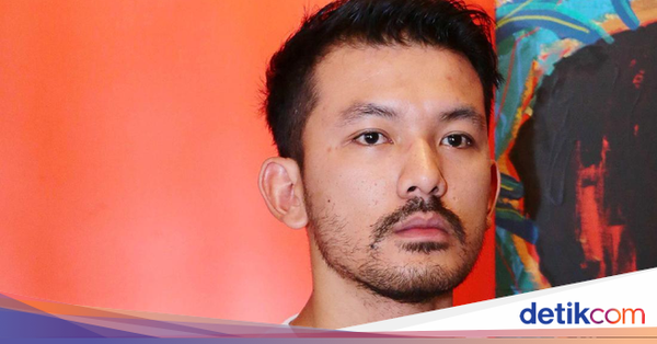 detikcom's tweet photo. Bukannya perhatikan @RatnaSpaet mukanya bengkak, justru banyak yang mengkhawatirkan @RioDewanto2808. Kenapa ya? https://t.co/edzho7v9m1
via @detikhot https://t.co/BDAHqeyXMX