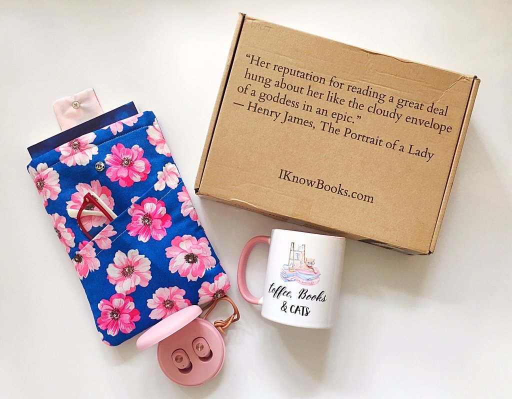 UmutSida's tweet photo. Today on my blog, I shared bookish goodies I love. Check them out! @sudio #sudio #sudiomoments @sudiosweden @weareiknowbooks #bookblogger #booklove #bookmug #booksleeve #earphone https://t.co/arzxhUhOIm https://t.co/VnvSjW3vk2