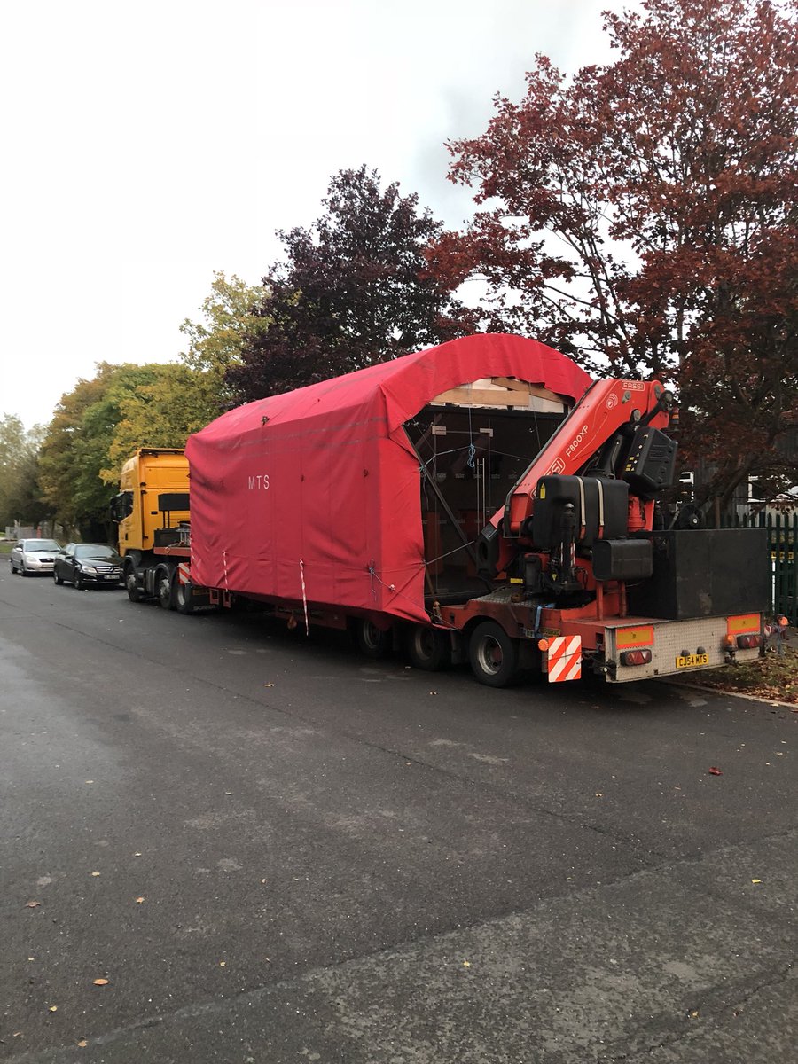 MacTransServs's tweet image. Well done Clif and Luke! Using all their experience and expertise to negotiate central London with this wide load and a made to measure installation. All done before breakfast! #wideload #cranelorry #kiosk #earlydoors