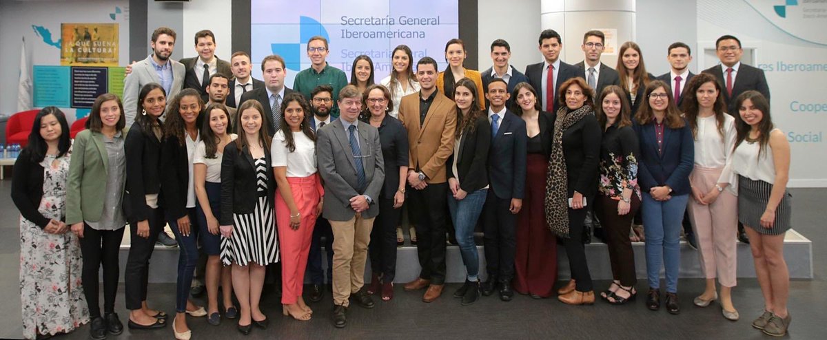 SEGIBdigital's tweet photo. Dialogamos hoy con #JóvenesLíderesIberomericanos de @Red_Carolina sobre logros y desafíos de Iberoamérica, así como la importancia de la XXVI @CumbreIberoA en el actual contexto internacional.

¡Bienvenid@s a la #SEGIB! #SomosIberoamérica #CaminoAlaCumbre https://t.co/k6JutY9qLl