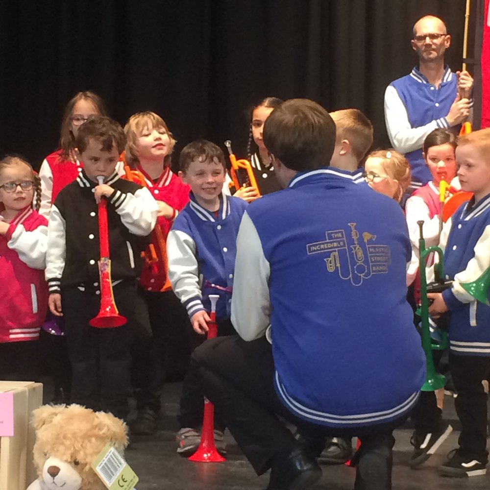 ValeMusicMCR's tweet photo. Very exciting gigs coming up for #TheIncrediblePlasticStreetBand starting with #MarvellousMossleyMammothConvention Sun 7th at 1pm, hear us play, meet #mammoths from around the world! #youthmusic @TheValeMossley https://t.co/AZUMPOrcO2
