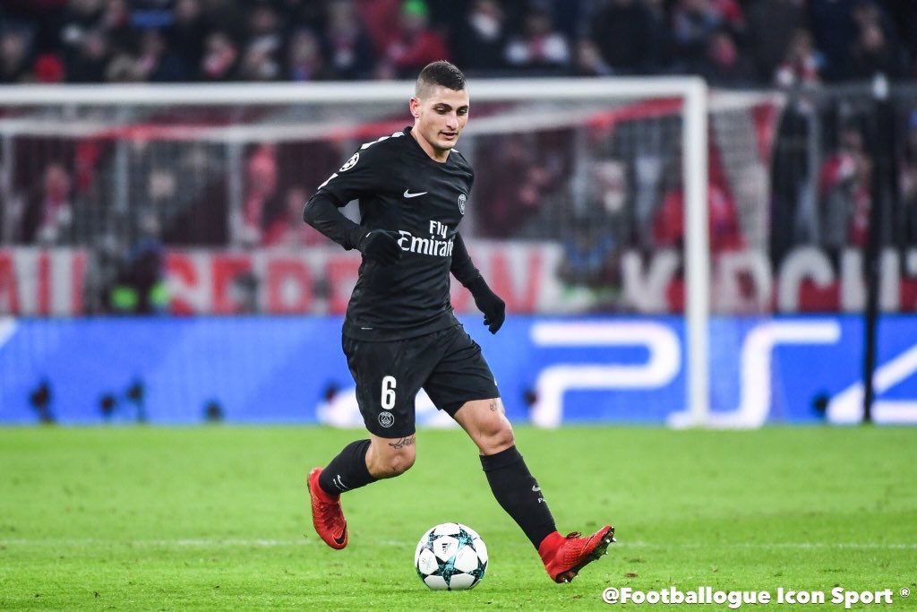 [#L1🇫🇷] Verratti🇮🇹 💬 : "On parle beaucoup de mon hygiène de vie. J’accepte tout, mais je ne mène pas la vie qu’on me prête. (...) Je ne sors pas tous les soirs. Si je fais ça, ce n’est pas la peine que je rentre à la maison, parce que ma femme va me tuer !"

(Le Parisien)