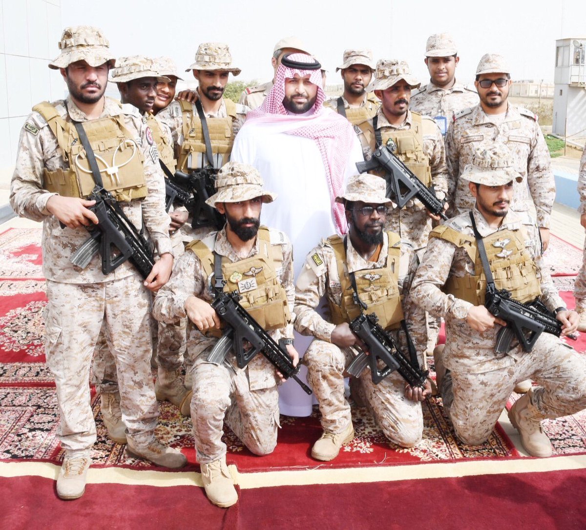 #نائب_امير_جازان في حواره مع صحيفة "عكاظ":
#أبطالنا على الحدود ولله الحمد والمنة يتمتعون بروح معنوية عالية عايشتها بنفسي ومن خلال المتابعة المستمرة، ولعل يقينهم بعدالة مملكتنا وقضيتنا وبخطورة هذا العدو على اليمن وعلينا وعلى العالم بأسره يزيدهم إصراراً على الثبات والمضي قدما