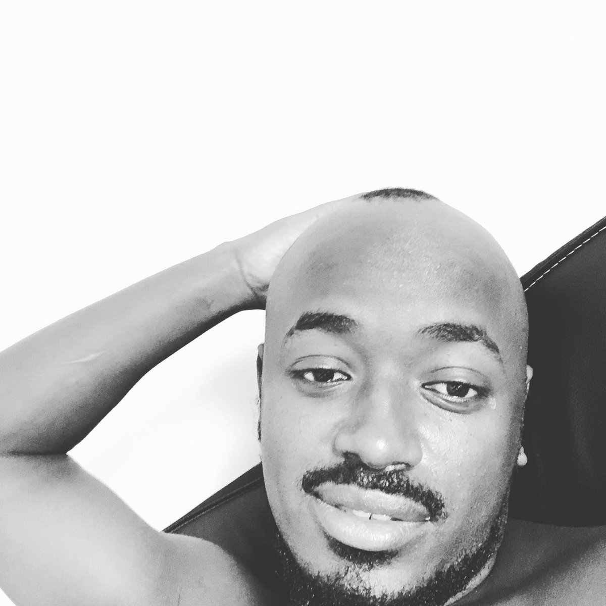 YkeeBenda's tweet photo. Even on my lazy days...my mind is still sharp and we are winning my people...we are winning #MusicBeast #Singa https://t.co/QvWQobxhx7