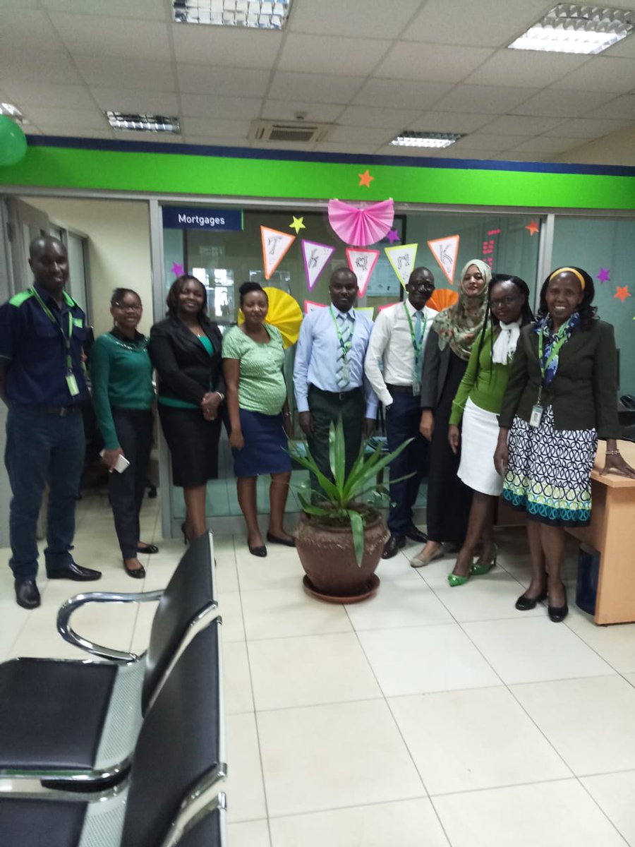 AnneMussah's tweet photo. We're green today. And we promise you no queue today @KCBGroup MCSarit @icx_kenya #CSWeek2018 #KCBLovesYou #SustainingCXExcellence @dianaothieno @KCBCare @anmuring @maggiemuthoni https://t.co/c35zejPhT1