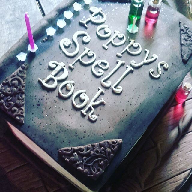 Great birthday party cake for our witches and wizards party! ift.tt/2zNT8yU