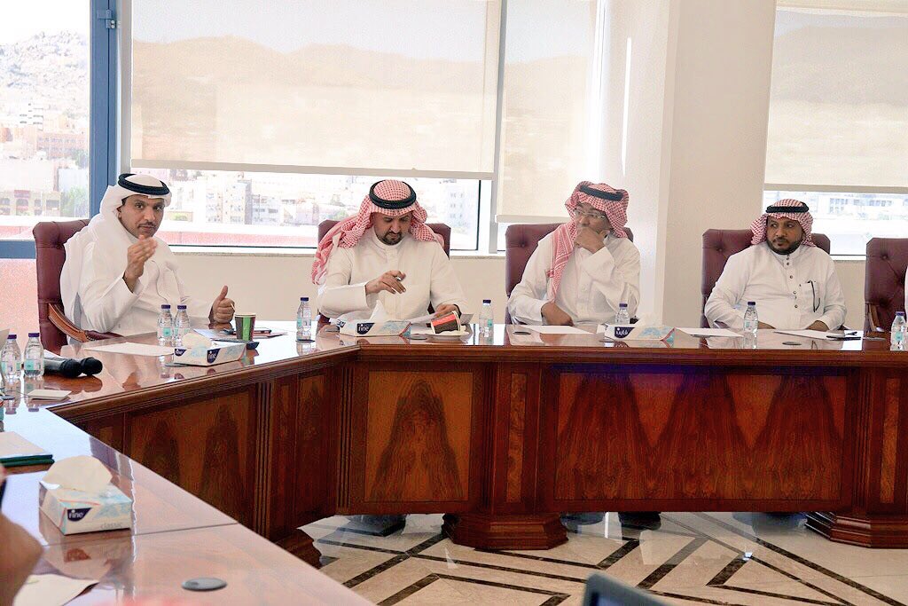 asirmunicipal's tweet photo. #أمانة_منطة_عسير  تستضيف ورشة عمل بحضور مستشارَين من #وزارة_الشؤون_البلدية_والقروية للتعريف بآلية طرح مشاريع و معالجة #التشوه_البصري وذلك بحضور قادة محاور  #تحسين_المشهد_الحضري من #أمانة_الطائف و #أمانة_نجران و #أمانة_جازان و #أمانة_الباحة  و #أمانة_عسير https://t.co/DoTH5Y68bl