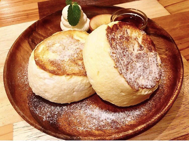 フワフワで口の中でとろける！？リコッタ香る「スフレパンケーキ」！