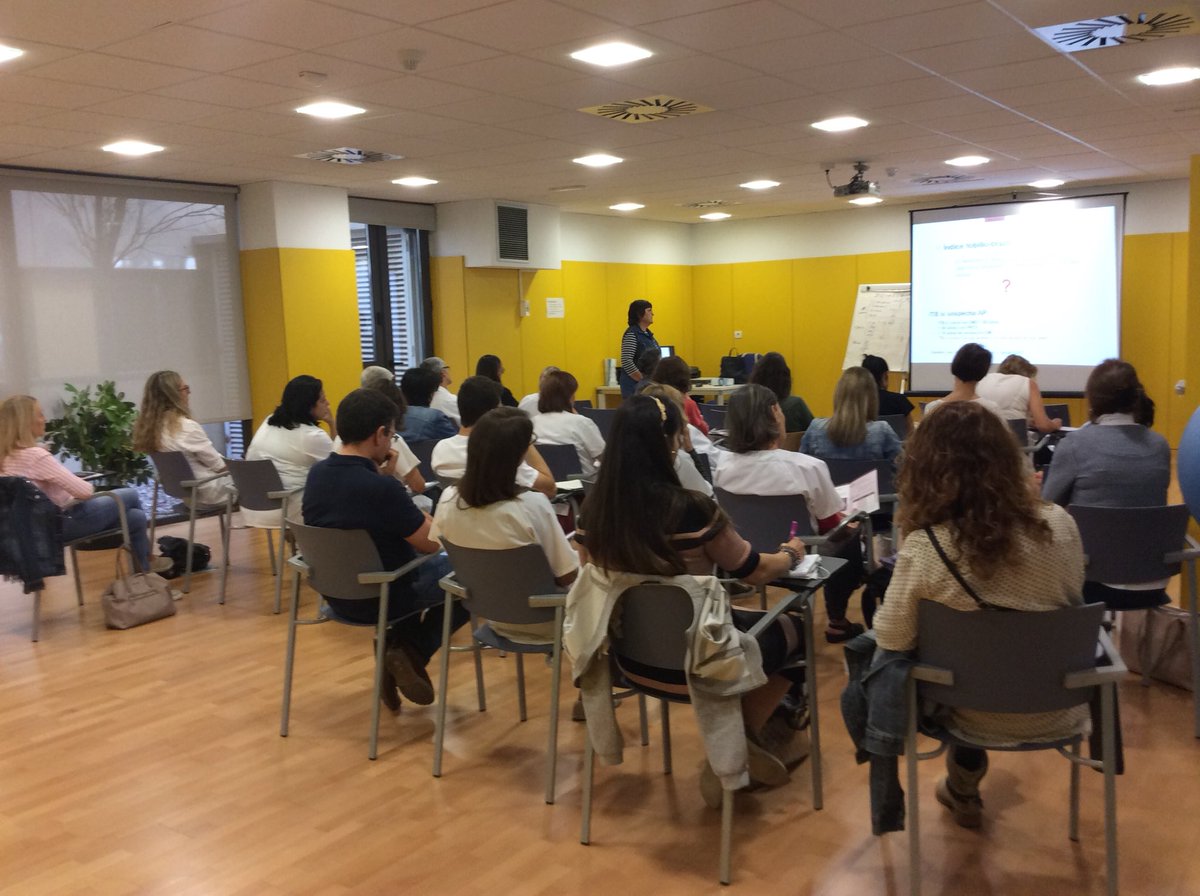 SantiMinguet's tweet photo. Professionals sanitaris de Lleida a CAP PrimerdeMaig per millorar la cura i atenció del #peudiabètic #projecteCamina @mamenciria @TSolaCinca https://t.co/J9pLG1xhcI