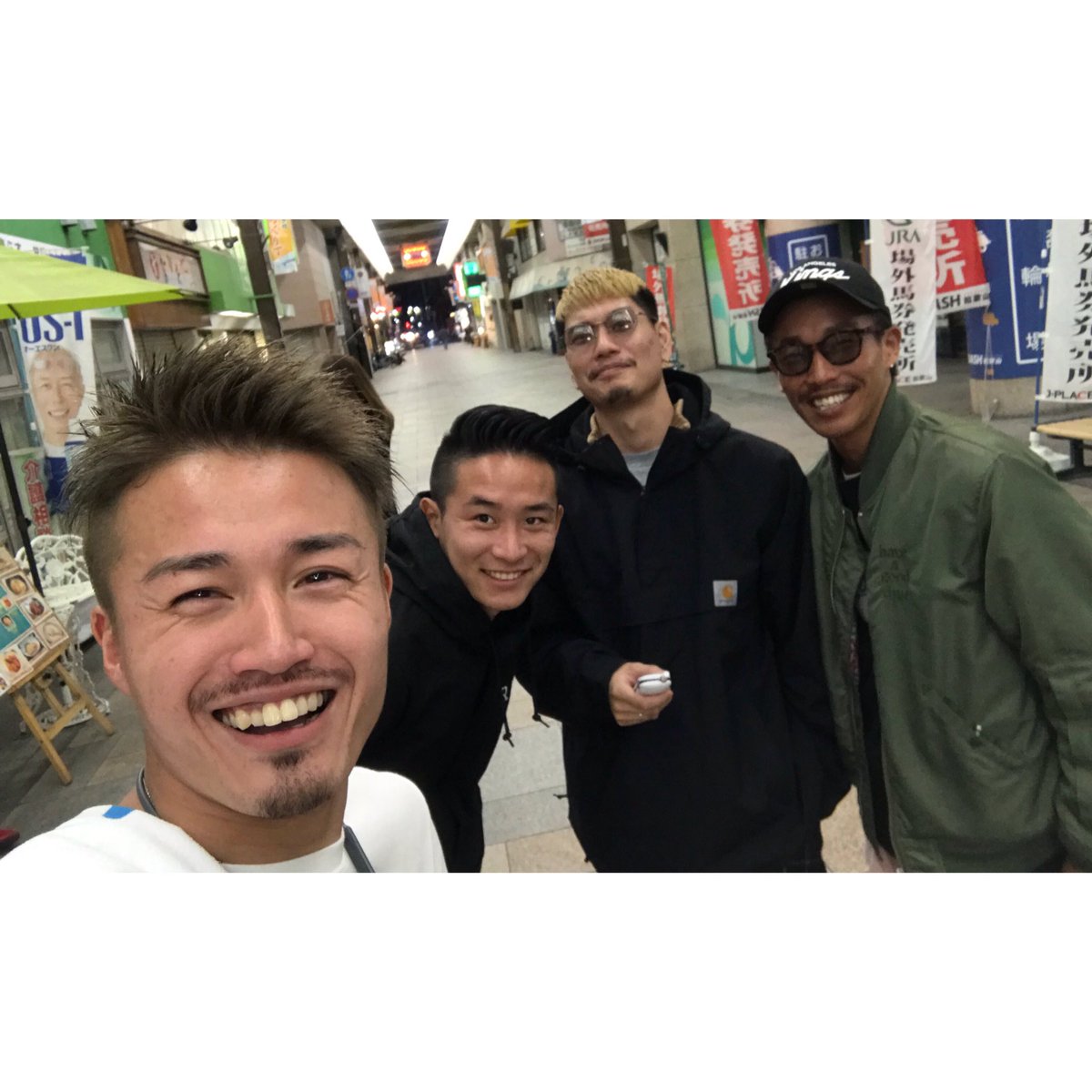 SingerFUMIaneq's tweet photo. 最近懐かしい写真を見直すことが多い、
この時はサプライズでLIVE直前にLINEがきてLIVE行くからチケットある?って凄く嬉しかった😭🙏(※ワンマンライブ)
僕には仲間が沢山いるんだなって。
皆和歌山出身やけど大阪に出ていって頑張ってる!
また帰った時は宜しく!
#singerfumiya #今伝えたいこと https://t.co/hGcNNGNDEl