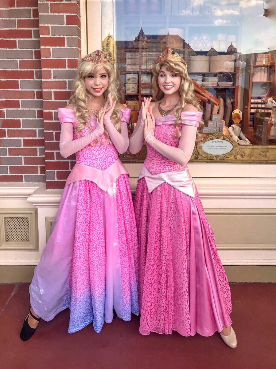 眠れる森の美女👸🏼❤ 一日でドレスとブライアローズに着替えて