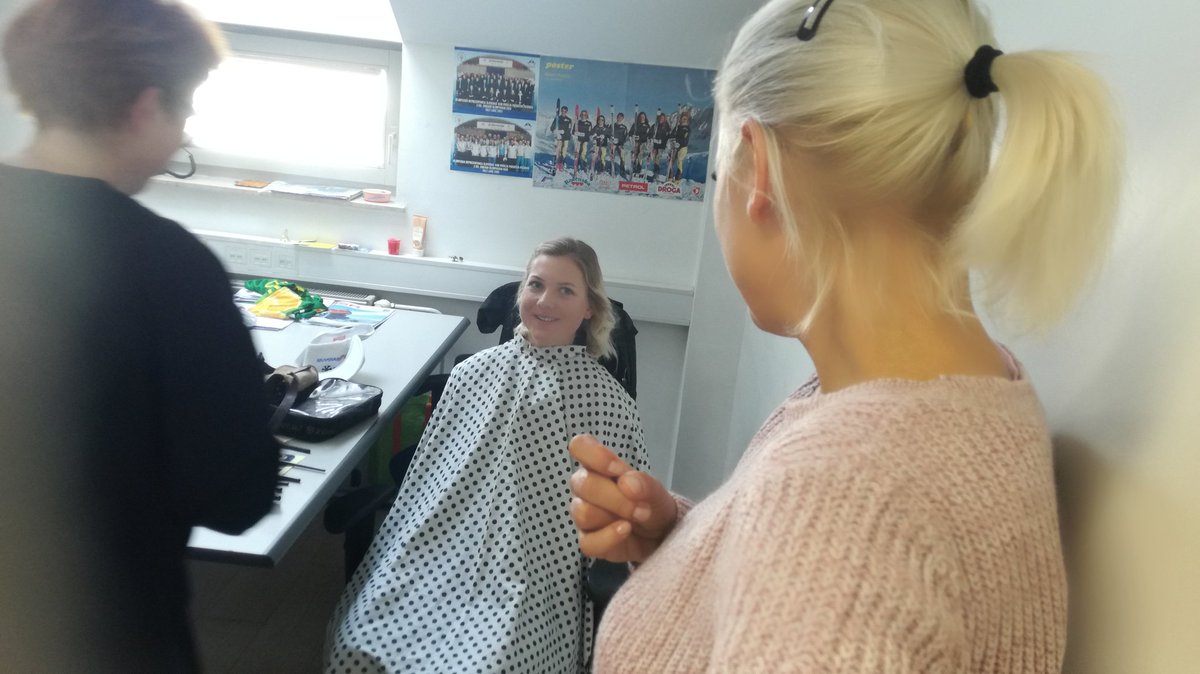 TVSLOsport's tweet photo. Danes smo na @SloskiSZS, kjer naši tekmovalci snemajo spote ... Vtise zbira @polonaBerta. #zima #je #pred #vrati #smucanje https://t.co/90t5nOIYyW