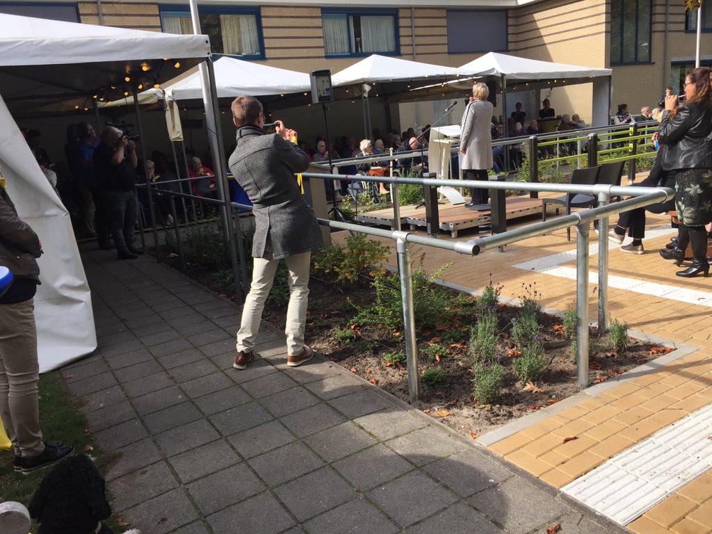 WimPierik's tweet photo. officiële opening #Beweegtuin, De Vlasborch, @KonVisio, door wethouder! https://t.co/VYvIDt9xjP