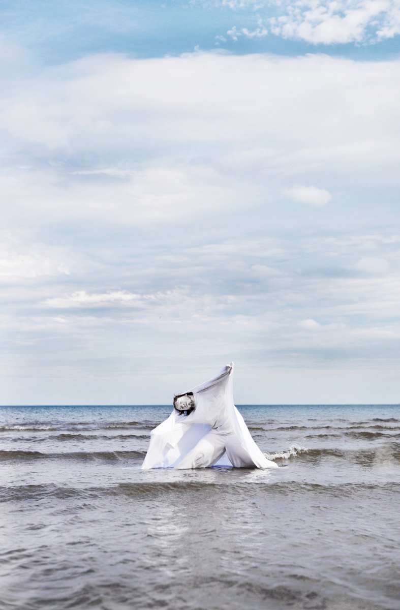 Calling all #York art lovers! <a href="/MiddletonCorpus/">TheMiddletonCorpus</a> will be presenting #Drift, a short digital dance performance, in collaboration with <a href="/vicariousimage/">Ed Grimoldby</a> as part of <a href="/TakeOverYork/">TakeOver Festival</a> 

info here: 
yorktheatreroyal.co.uk/event/drift.ph…

Tickets are now only £5 to drop-in to the performance.....