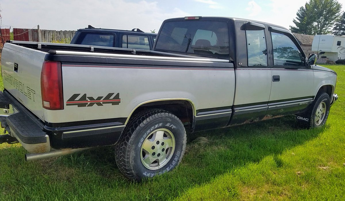 SoMediaLearnLab's tweet photo. The 1901 #farmhouse with trucks for sale is ready for the first open house this Friday. https://t.co/6tn0o1iQzk Riga, #Michigan #farmhouseviews #forsale Because #farmhousestyle goes best with a truck https://t.co/NiRPJ9hFDL