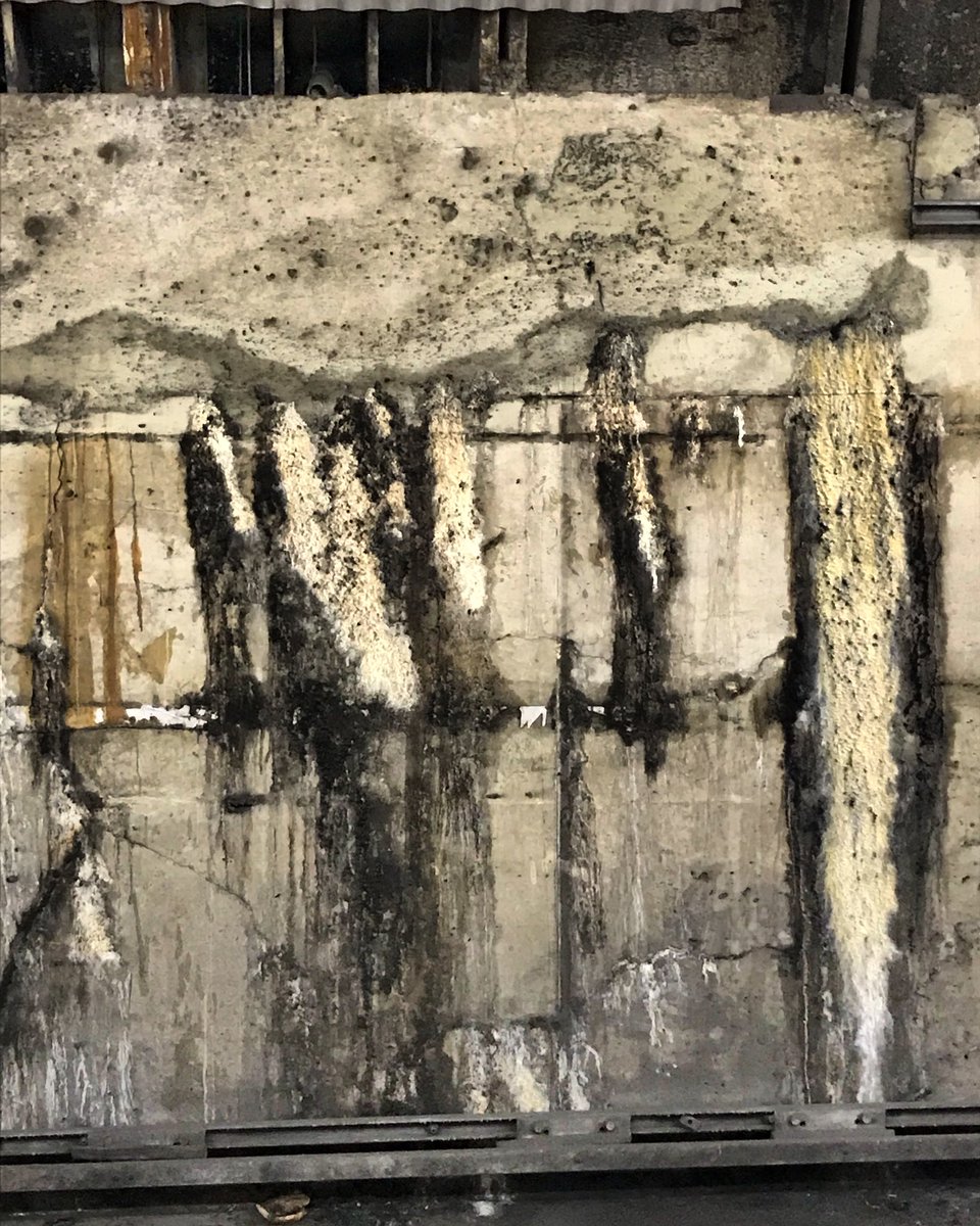 LizAtkin's tweet photo. Accidental art, Bond Street tube station  #texturehuntergatherer #peelingpaint #cracked #old #aged #texture #textures #accidentalart #grime #dailytexture #london #decay #SkinPicking #debris #layers #charcoal https://t.co/qchsJWmKB8