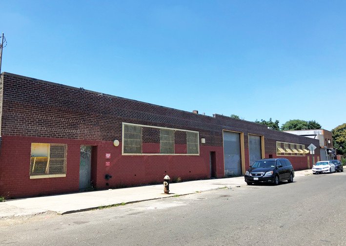 NY_Commercial's tweet photo. #LeaseInBronx

Min. Divisible 10,000 SF
WAREHOUSE SF 24,729
ZONING M1-1
CEILING HEIGHTS 14'
LARGE DRIVE IN DOORS 2
SLAB Concrete
SPRINKLERED Yes
Walk to the 2 &amp; 5 Subway, Metro North Train Station &amp; Bus
2 miles to I87 &amp; I95. Close to the Bronx River Pkwy &amp; Hutchinson River Pkwy https://t.co/bL8Q4aakd7