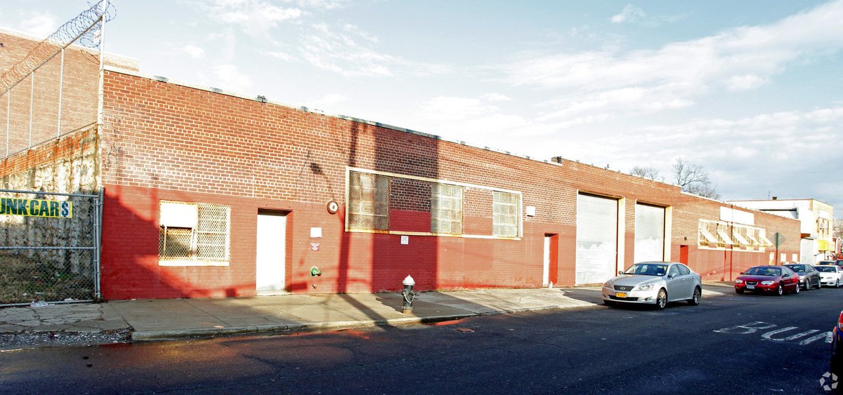 NY_Commercial's tweet photo. #LeaseInBronx

Min. Divisible 10,000 SF
WAREHOUSE SF 24,729
ZONING M1-1
CEILING HEIGHTS 14'
LARGE DRIVE IN DOORS 2
SLAB Concrete
SPRINKLERED Yes
Walk to the 2 &amp; 5 Subway, Metro North Train Station &amp; Bus
2 miles to I87 &amp; I95. Close to the Bronx River Pkwy &amp; Hutchinson River Pkwy https://t.co/bL8Q4aakd7