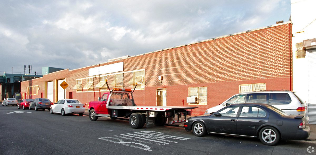NY_Commercial's tweet photo. #LeaseInBronx

Min. Divisible 10,000 SF
WAREHOUSE SF 24,729
ZONING M1-1
CEILING HEIGHTS 14'
LARGE DRIVE IN DOORS 2
SLAB Concrete
SPRINKLERED Yes
Walk to the 2 &amp; 5 Subway, Metro North Train Station &amp; Bus
2 miles to I87 &amp; I95. Close to the Bronx River Pkwy &amp; Hutchinson River Pkwy https://t.co/bL8Q4aakd7