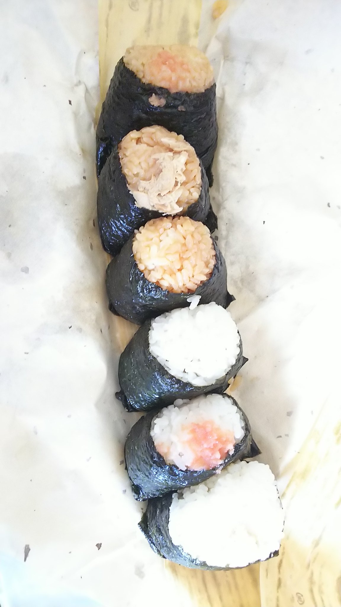 Mayumino A Twitter すすきのにある おにぎり屋 珍しい醤油握りがあります 具の種類も多いです おすすめ トロ鯖 たらこバター 名代にぎりめし すすきの 大泉洋おすすめ