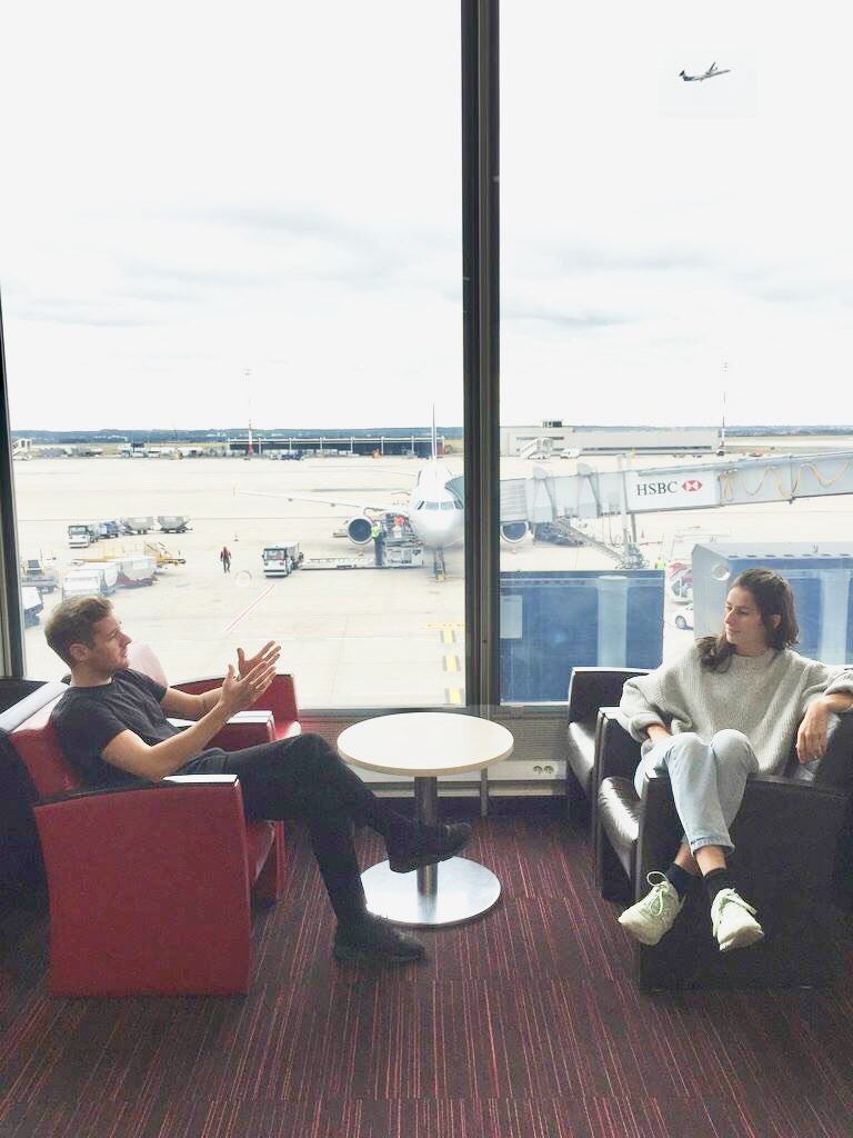 ojosmusic's tweet photo. 🇰🇷🇯🇵 ASIE, NOUS VOILÀ !
C’est parti pour une tournée de 6 dates de folie en Corée du Sud et au Japon.
✈️ Décollage imminent ! Au revoir la France 👋
#holytwo #southkorea #japan #coldfame https://t.co/nPg3GzBlaY