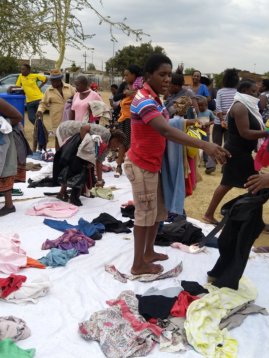 YoungAtHRM's tweet photo. Day4 Our Incorruptible took #ChristToTheMarketPlace today by doing a shop for free at the community of Ivory Park, to God be the glory.

Don't forget later 18H30 we continue with our #IncorruptibleYouthRevival see you later 😃 bring your world! https://t.co/o62qs3aSRQ