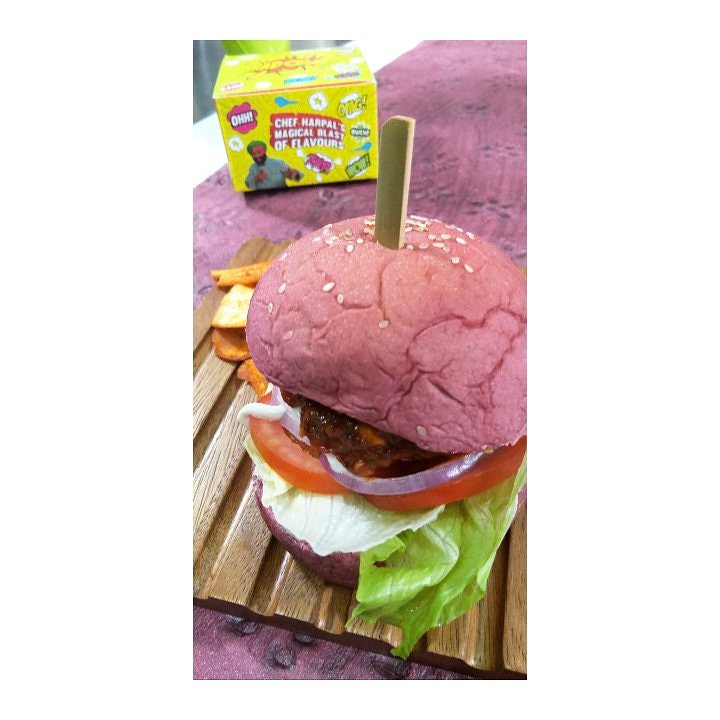 harpalsokhi's tweet photo. We all need to make time for a π once in a while.π
Tag ur food squad with whom you enjoy your π time.
#SayYesToNamakShamak #dhadoomtime #dhadoomindia #burgerholic #ChefHarpalSingh https://t.co/6WovyjdVHe