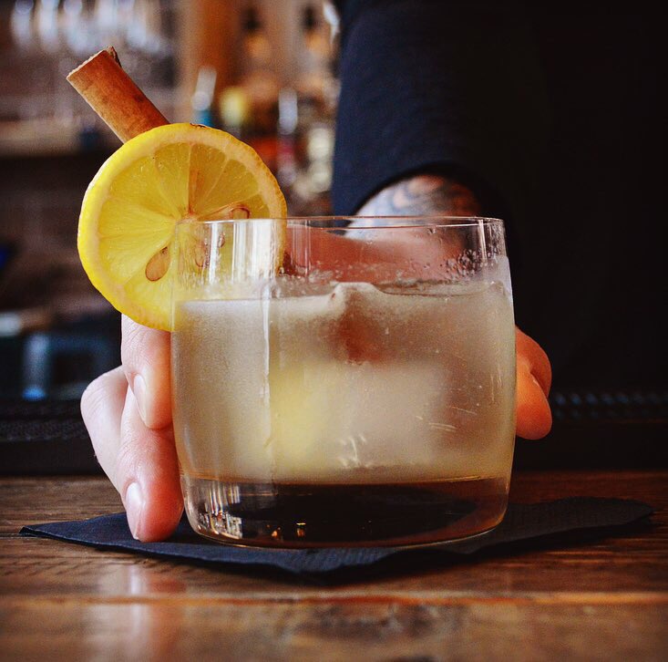 45BottleShop's tweet photo. Pull off those coats and warm yourself up with our #WhiskyWedesday offer! ❤️🥃

This week our whisky cocktail is ‘Penicillin’! And it features @DLaingWhisky’s Big Peat! For our dram this week it’s Lagavulin. Oh and as always we have our whisky flight board! ENJOY! https://t.co/hVeB2hGhfu