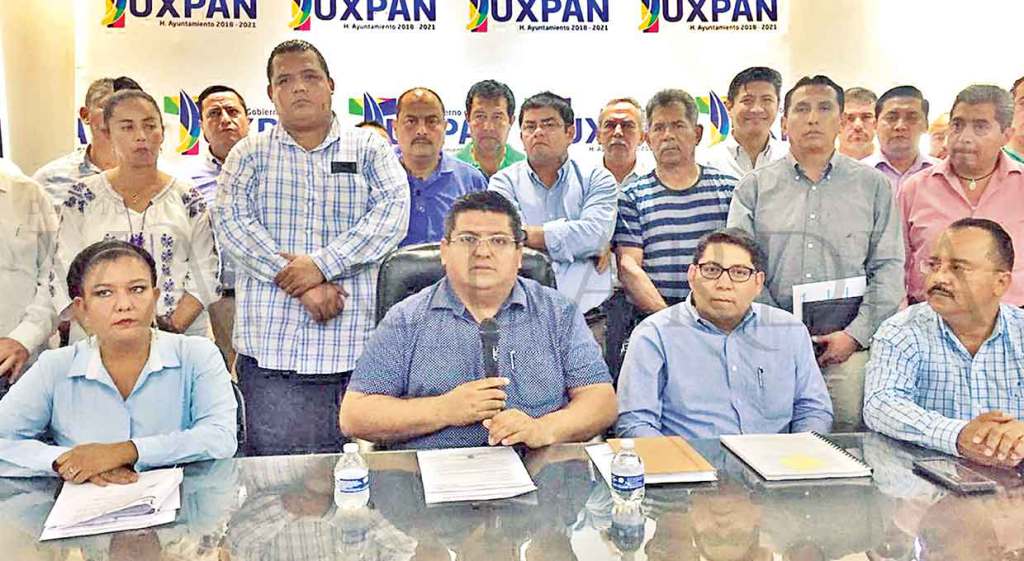 Vanguardia_Mx's tweet image. Responsabilizan al #Alcalde de lo que les pueda ocurrir
Señalan #Directamente al #Alcalde; aseguran que han recibido amenazas
#Tuxpan, Ver.- #Regidores de oposición en el municipio de Tuxpan desmintieron las #Acusaciones que… vanguardiaveracruz.mx/responsabiliza…