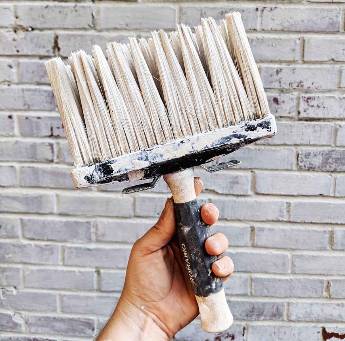 RomabioPaints's tweet photo. Romabio makes #flippinghouses fun! From @alainambarnes “Yesterday we #limewashed the side and back of the flip house after months of doing things that are no fun... Also, doesn’t this #paintbrush look like a 🐋 toothbrush?” #masonrypaint #homerenovation https://t.co/RoYjR9Z3Bj