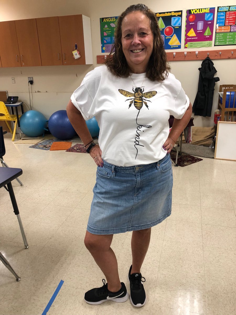 waldron_kathie's tweet photo. 🐝kind. Enough said 🎤⬇️ ⁦@KellyElementary⁩ ⁦@woschools⁩ #WeekOfRespect #kellyelementary #goldenrule https://t.co/p5PITh0Wgl