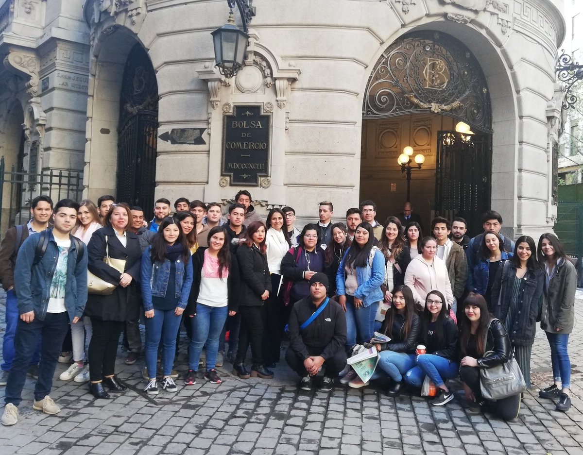 DuocUC_SC's tweet photo. Alumnos y docentes de la Escuela de A&amp;N participan en la 3era. Versión del #RingTheBellBolsa en el marco de la Semana Mundial del Inversionista en la @Bolsadesantiago #ComercioExterior #Auditoria #IngAdmin #RRHH #Marketing https://t.co/zkps6LurO6