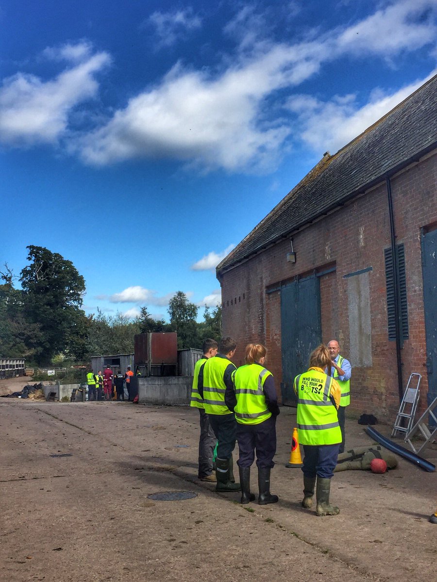 Last session of the day <a href="/BictonHomeFarm/">Bicton College Farm</a> for us and the students are discussing loaders, ladders and livestock ... #FarmSafety