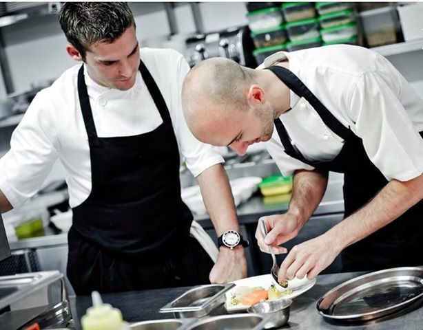 henleybistro's tweet image. We're recruiting! Are you a Commis Chef looking for a new challenge? Amazing package on offer with regular days off and a salary circa 24k. Please email your CV to enquiries@shaundickens.co.uk 
.
#chefposition #chefjobs #hiring #chef #lovehenley #henleyonthames