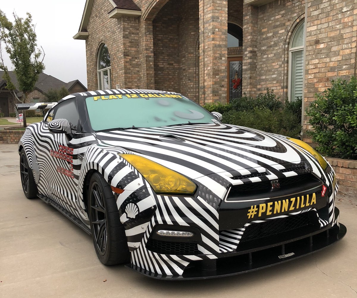 BaileyMeggan's tweet photo. #Pennzilla is all dressed and ready for #SEMA2018 ✔️yellow headlights ✔️victory flags ✔️plain sick https://t.co/0XP8RAhFCq