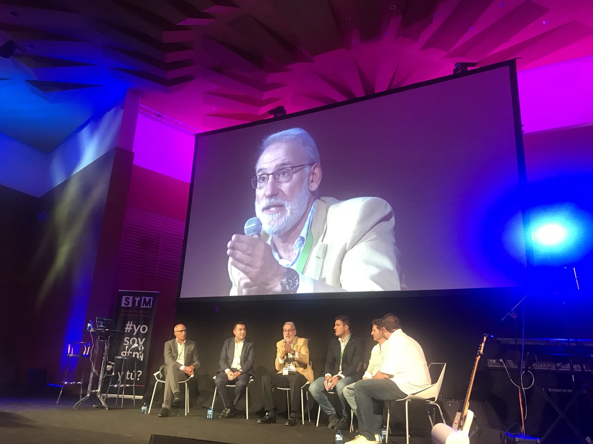 _RuthVelasco_'s tweet photo. El 70% de los ataques cibernéticos afectan a las pymes #mesaredonda en #STMSummit @ricardomatesal @Sophos https://t.co/6MHTM3K7Xa